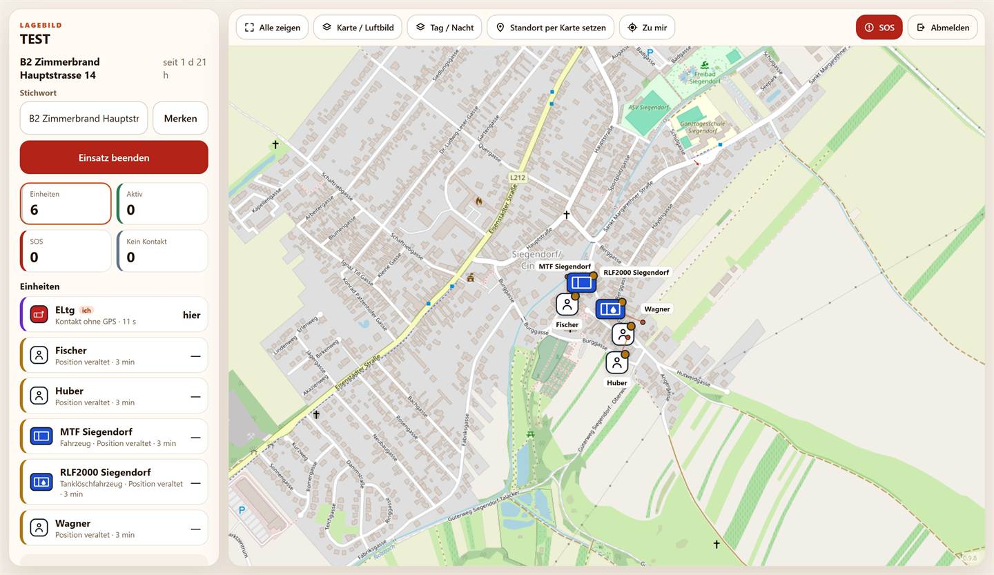 Lagebild am Computer: links Kennzahlen und die Liste der Einheiten, die meisten mit dem Vermerk „Position veraltet · 3 min“, die oberste mit „Kontakt ohne GPS“, rechts eine Ortskarte mit zwei blauen Fahrzeugsymbolen und drei weißen Mannschaftssymbolen.